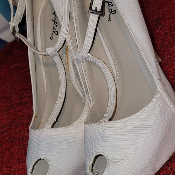 Qupid Mary Jane Peep Toe Heel - Picture 9 of 16